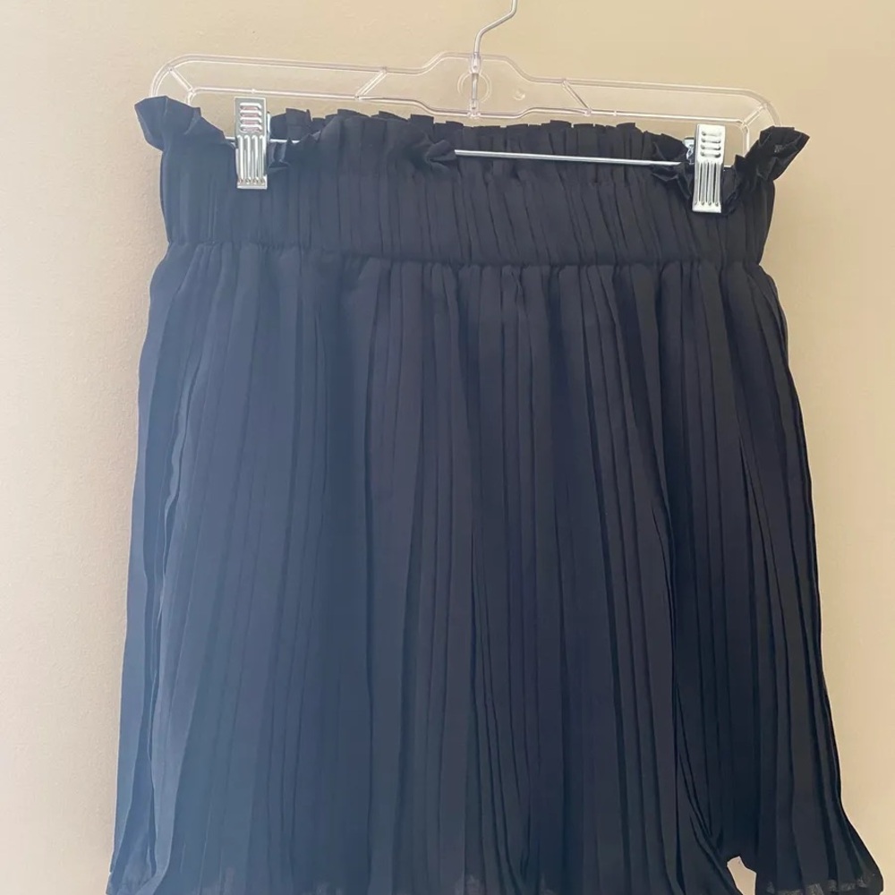 Elegant Black Pleated Skirt